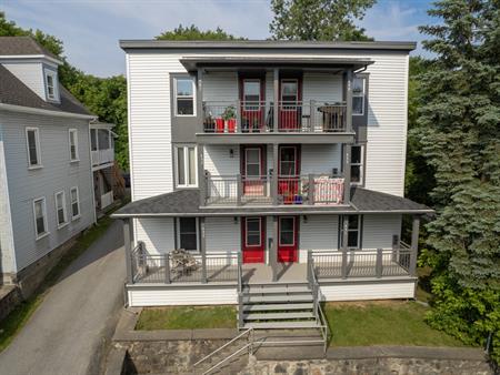 Grand 3 ½ Rénové à Louer Rue Laurier