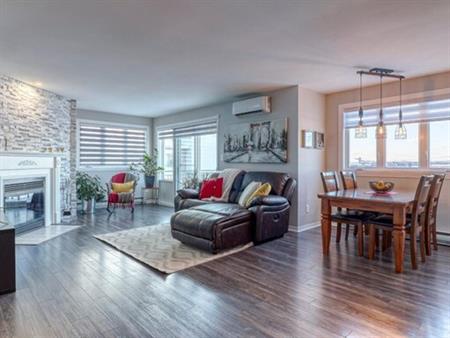 Grand 4 1/2 à Louer