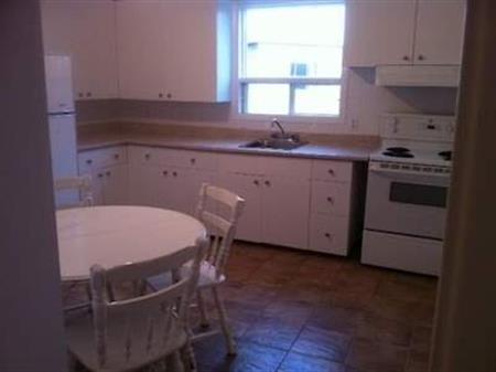 3 1/2 à 5min à Pied UL,2chambres, Tout Inclus Avec WIFI