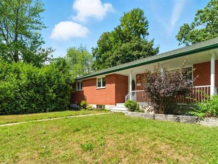 Appartement 2 Chambres – Chauffé/éclairé