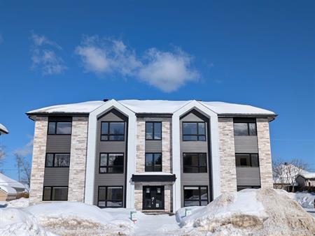 4½ Neuf, Bellefeuille, Vue Sur Boisé