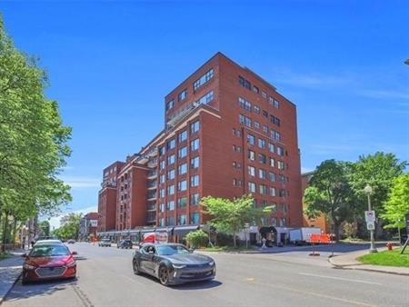 Furnished 1 Bed - 200 Kensingon, Westmount