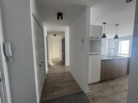 5 1/2 à Louer - Maintenant Ou 1er Mars