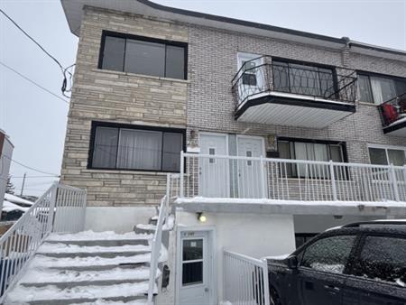 TRES BEAU APPARTEMENT 5 1/2 LONGUEUIL