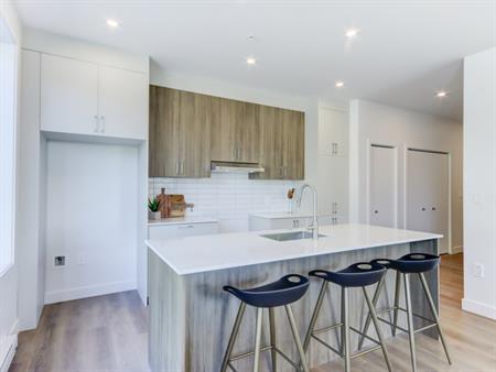 3 1/2 Disponible Maintenant, Ascenseur !