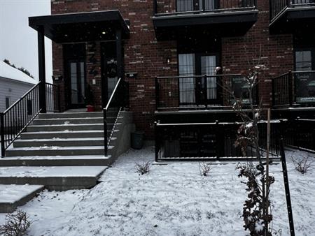 Magnifique 4 ½ Completement Neuf à Louer