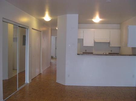 4 -1 2 800p.c. MAI $1,250 STYLE CONDO AIRE OUVERTE