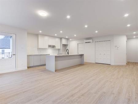 2 CH - 1 SDB - Huntingdon - $1,250 /mo