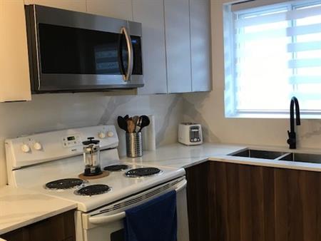 4 1/2-RÉNOVÉ & MEUBLÉ LIBRE IMMÉDIATEMEN