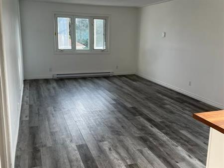 **Grand Appt 3 Chbr À Louer - 3 Bdr**