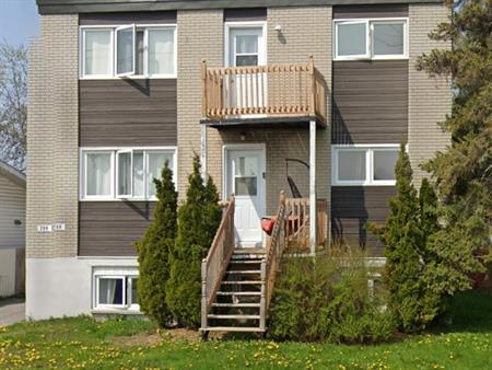 289 Rue Laviolette ( Gatineau) Tres Beau 6 1/2