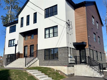 Appartement 5 1/2 Avec Garage