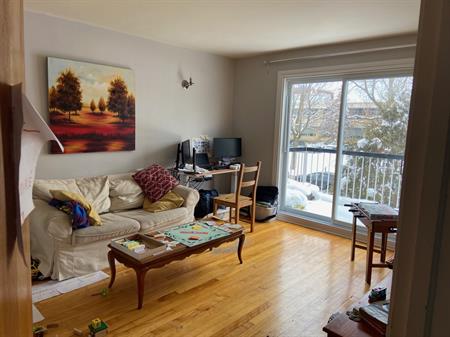 5 1/2 Haut D'un Duplex à Ahuntsic
