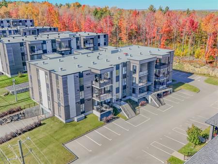 MAGNIFIQUE 4 ½ |RÉCENT|INTERNET|GARAGE