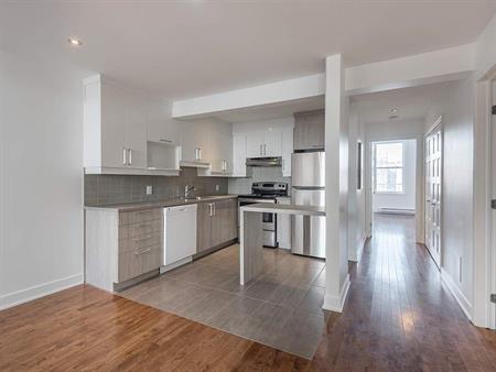 MAGNIFIQUE UNITÉ STYLE CONDO VERDUN À 2 MIN. À PIED DU MÉTRO!