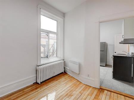 Studio à Louer 4088 Av Du Parc-Lafontaine - Montreal