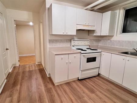 Grand 4 ½ à NDG (Village Monkland) et demi-sous-sol, disponible immédiatement