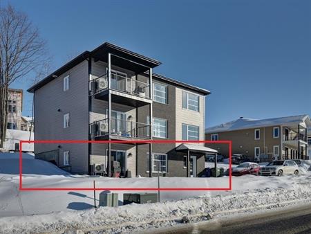 Magog - condo / apartement à louer avec une vue spectaculaire disponible chez 1 July 2026