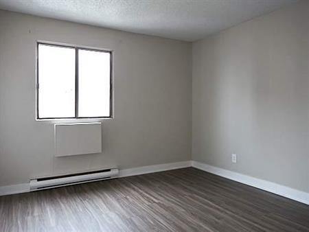 2 CH - 2 SDB - Longueuil - $1,870 /mo