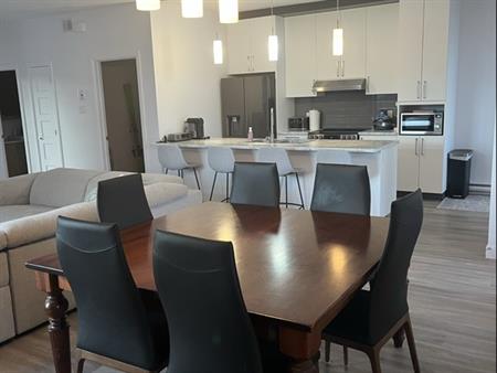 Grand Appartement 3 Chambres à Louer