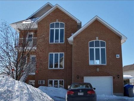 2 C.C. SPACIEUX, LUMINEUX, STATIONNEMENT