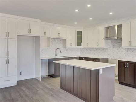 2 CH - 2 SDB - Sherbrooke - $1,750 /mo