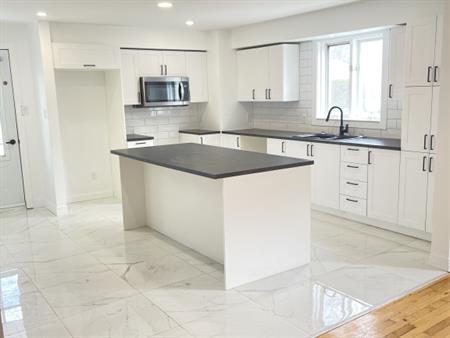 Immense 4 1/2 à Louer à St-Jean