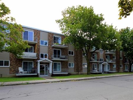 LIBRE IMMÉDIATEMENT, 2 1/2, SECTEUR DE CHOIX