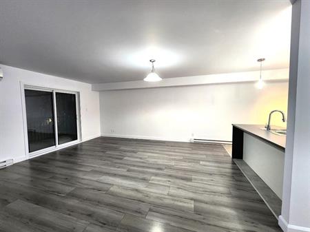 **APPARTEMENT**3 ½ **Boul. Bastien, près des Galeries de la Capitale