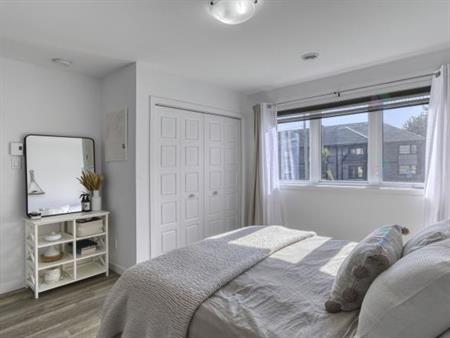 spacieux 4 1/2 rénové à louer