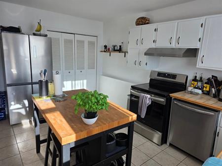 Beau 6 et demi à louer