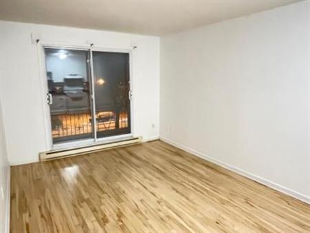 4 1/2 - 2 Bedroom - Metro/Park Angrignon
