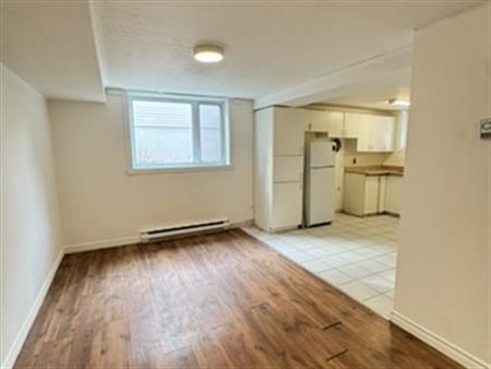 21/2 à Distance De Marche Du Parc JC