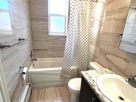 5½ ENTIEREMENT REFAIT-5 MNTS MT ROYAL ET UNIVERSITÉS- 3 CAC