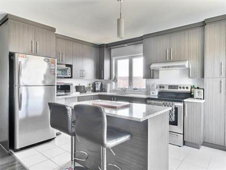 Superbe 4 1/2 + Bureau , LÉVIS, (St-David) 2ieme étage, air clim, 2 STATIONNEMENTS EXTÉRIEURS INCLUS, LIBRE LE 1ier juillet 2