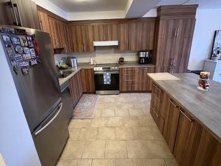 Grand 6 ½, 1 200 pied carré (111 mètres carrés), très ensoleillé, rénové en 2018