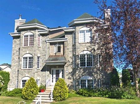 joli Condo a ste dorothee laval