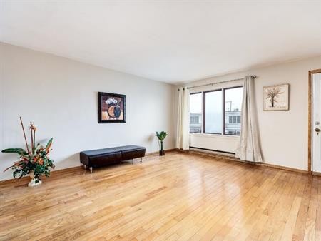 Grand 5 1/2 à louer à St-Leonard/St-Michel - 4236, 41e rue / Big 5 1/2 to rent