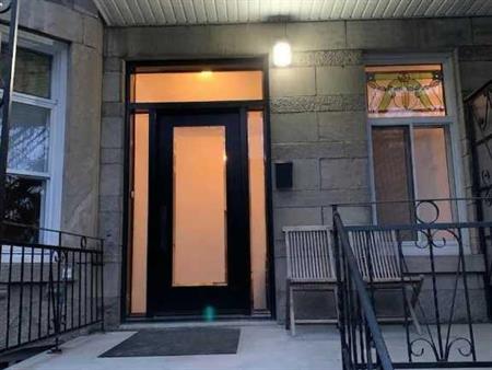 Superbe grand 5 1/2 Petite Patrie,avec 1 stationnement couvert