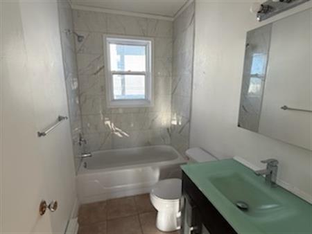 4 1/2 - 3e étage - Près Du CEGEP Et Com