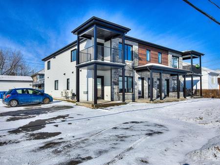 Appartement Pointe-des-Cascades À Louer