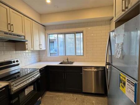 4½ Rénové Avec Goût à 4 Minutes De March