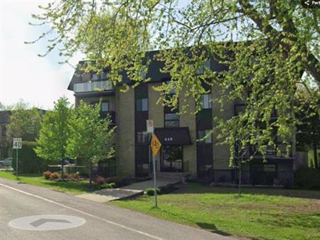 Logement 4 1/2 rénové au bord de l'eau