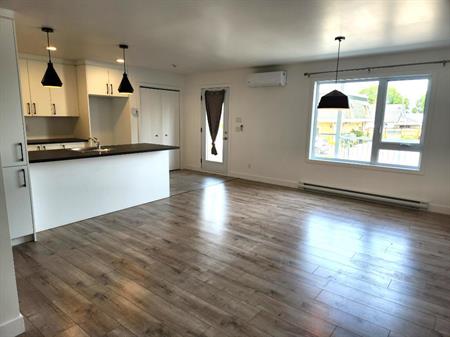 APPARTEMENT **3 ½** style MAISON DE VILLE au CŒUR de STE-FOY