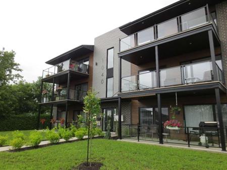 4 1/2 luxueux avec garage à louer