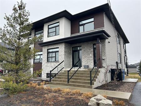 Grand et beau 5 1/2 à louer