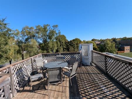 Beau 41/2 Rénové Face Au Parc Beaubien à