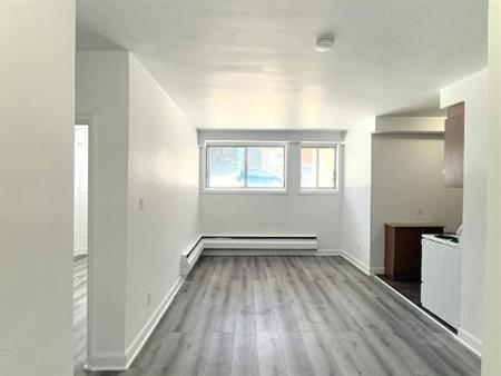 1 CH - 1 SDB - Montréal - $1,050 /mo