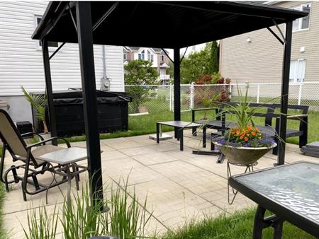 Maison rénovée avec cour