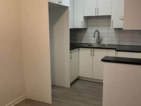 3-1/2 - One Bed Apt. - Metro Angrignon